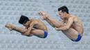 Pasangan Andriyan (kanan) dan M. Yudha Prasetyo beraksi dalam nomor papan lompat indah putra Indonesia Open Aquatic Championships 2025 (IOAC 2025) di Stadion Akuatik GBK, Senayan, Jakarta, Selasa (25/11/2025). (Bola.com/Bagaskara Lazuardi)