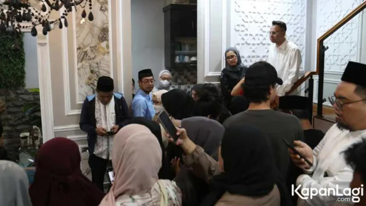 Jenazah Mpok Alpa Dimakamkan di TPU Kujaran Jakarta, Diantar Rekan dan Sahabat ke Peristirahatan Terakhir