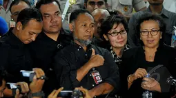 Wakil Ketua KPK, Bambang Widjojanto di periksa hampir 12 jam dan 14 pertanyaan yang di ajukan kepada dirinya oleh penyidik Bareskrim, Jakarta, Selasa, (4/2/2015). (Liputan6.com/JohanTallo)