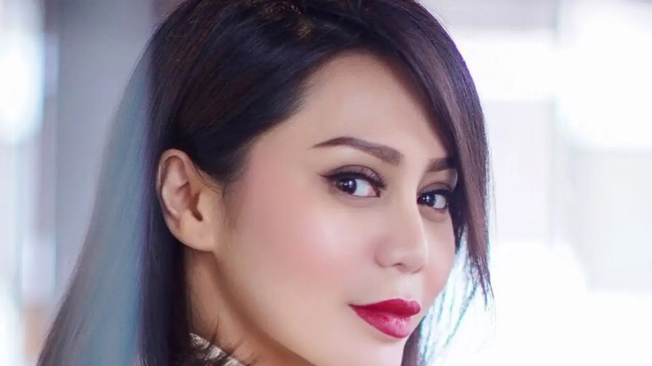 6 Potret Vicky Zainal, Artis FTV Sekaligus Kakak Bunga Zainal yang Jadi Korban KDRT