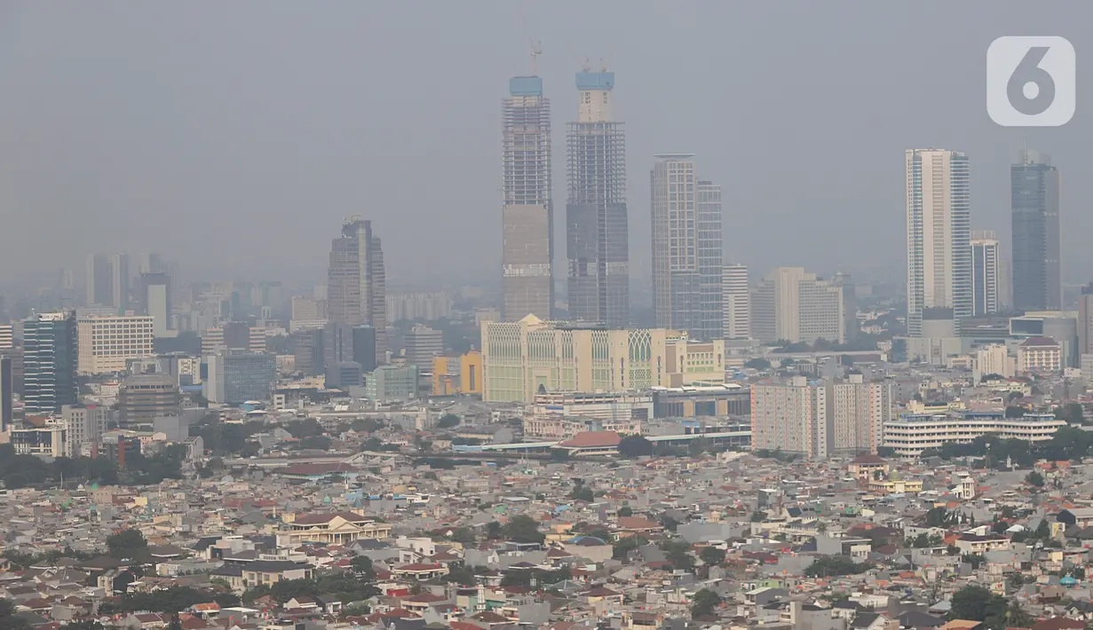 <p>Pada Rabu (07/06) pukul 10.00 WIB, Indonesia masuk daftar 10 besar kota dengan polusi udara terburuk, dan menjadi negara di Asia Tenggara dengan tingkat polusi udara paling buruk. (Liputan6.com/Johan Tallo)</p>