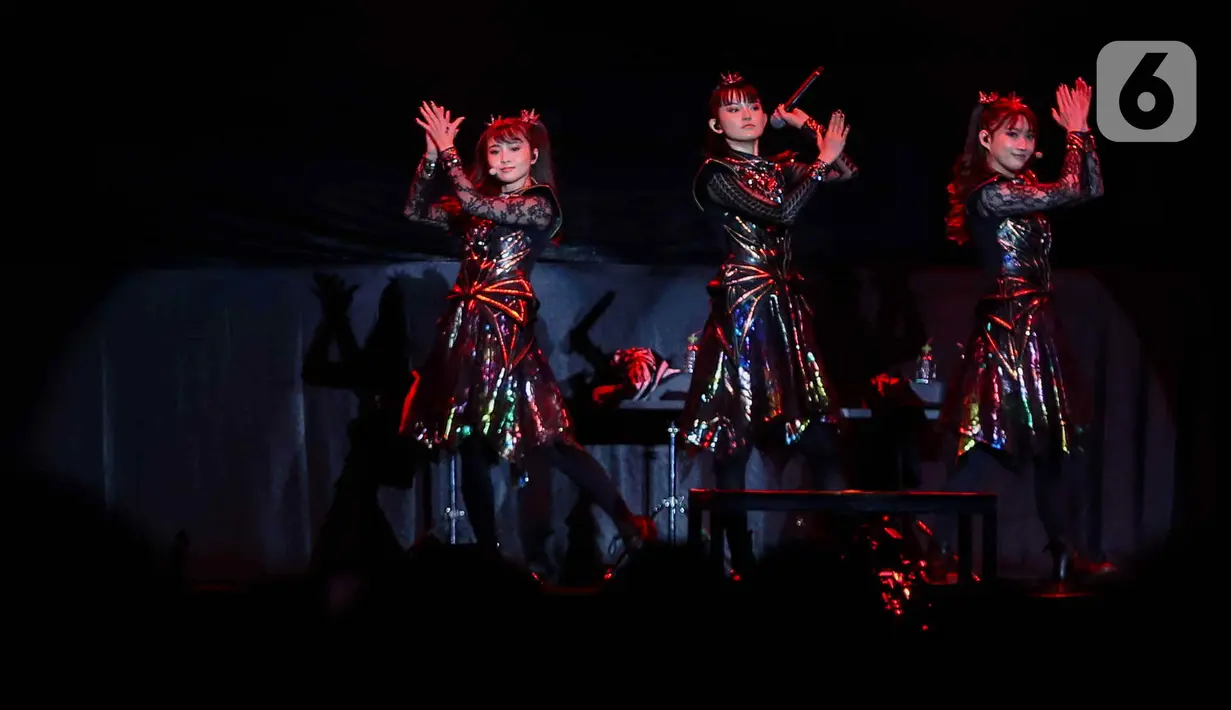 BabyMetal membawakan lagu-lagu hits mereka, seperti Megitsune, Gimme Chocolate dan RATATATA. (Liputan6.com/Herman Zakharia)