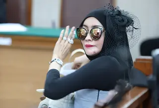 Salah satu saksi yang dihadirkan adalah dokter Samira, atau yang dikenal sebagai selebgram dengan julukan “dokter fiktif atau doktif”. (KapanLagi.com/Budy Santoso)