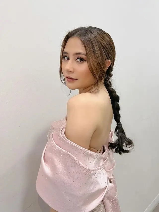 Ide Baju Lebaran dan Inspirasi Makeup Ala Prilly Latuconsina (Instagram/@prillylatuconsina96)