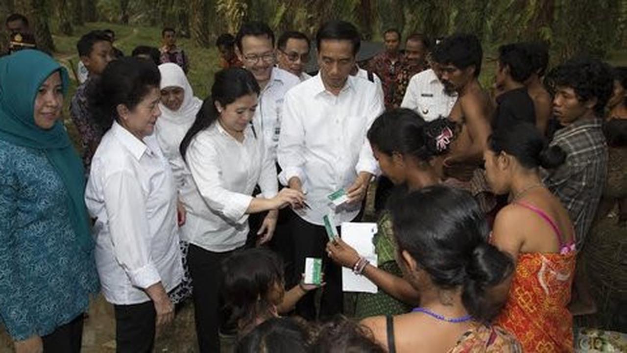 Bagikan KIS di Jambi, Puan sampaikan arahan Jokowi soal kabut asap