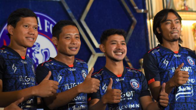<p>Empat rekrutan lokal Arema FC untuk Liga 1 2022/2023, Adam Alis, Evan Dimas, Gian Zola, Andik Rendika Rama. (Bola.com/Iwan Setiawan)</p>