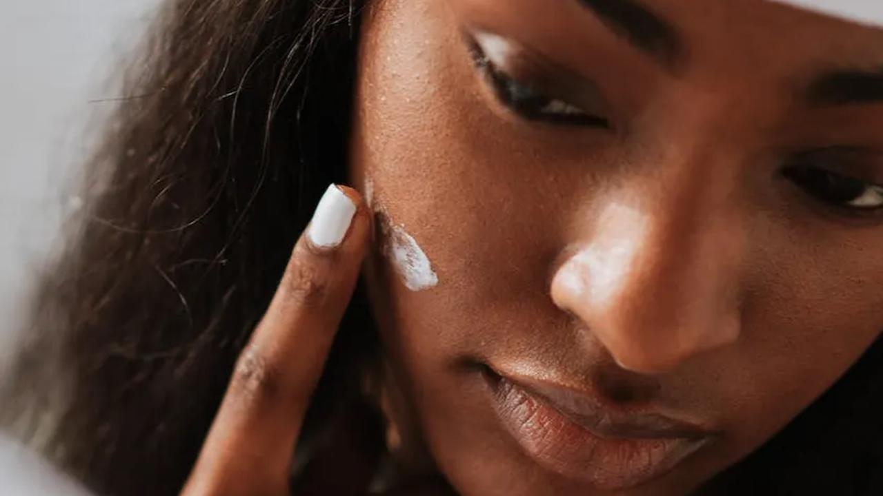 9. Mencampurkan Sunscreen dengan Kosmetik Lainnya
