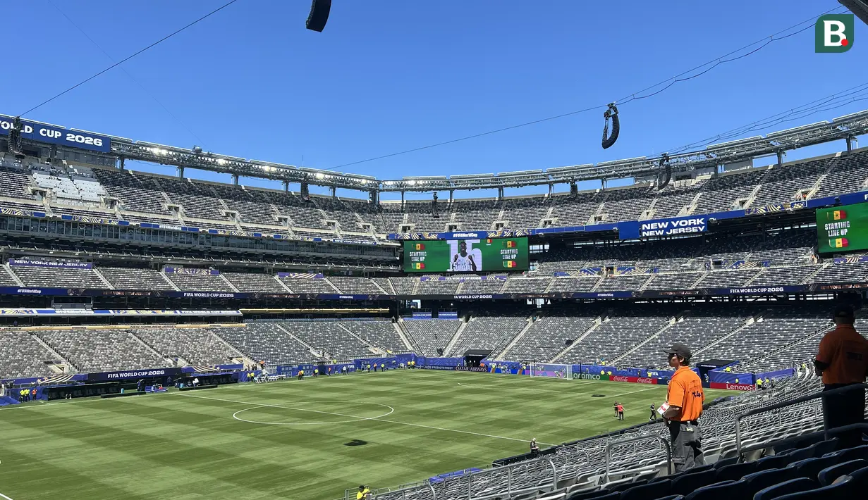Kondisi lapangan MetLife Stadium di East Rutherford, New Jersey, Amerika Serikat, jelang laga fase grup Timnas Prancis melawan Senegal pada Piala Dunia 2026. Stadion berkapasitas lebih dari 82 ribu penonton ini menjadi salah satu venue utama turnamen dan akan menjadi lokasi partai final Piala Dunia 2026. (KLY Sports/Hery Kurniawan)