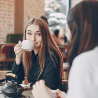 Mengobrol./Copyright&nbsp;freepik.com/author/prostooleh