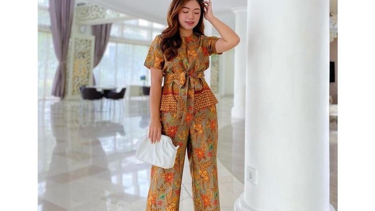 5 Padu Padan Stylish Batik dan Celana untuk Kondangan, Tampil Anggun dan Modis!