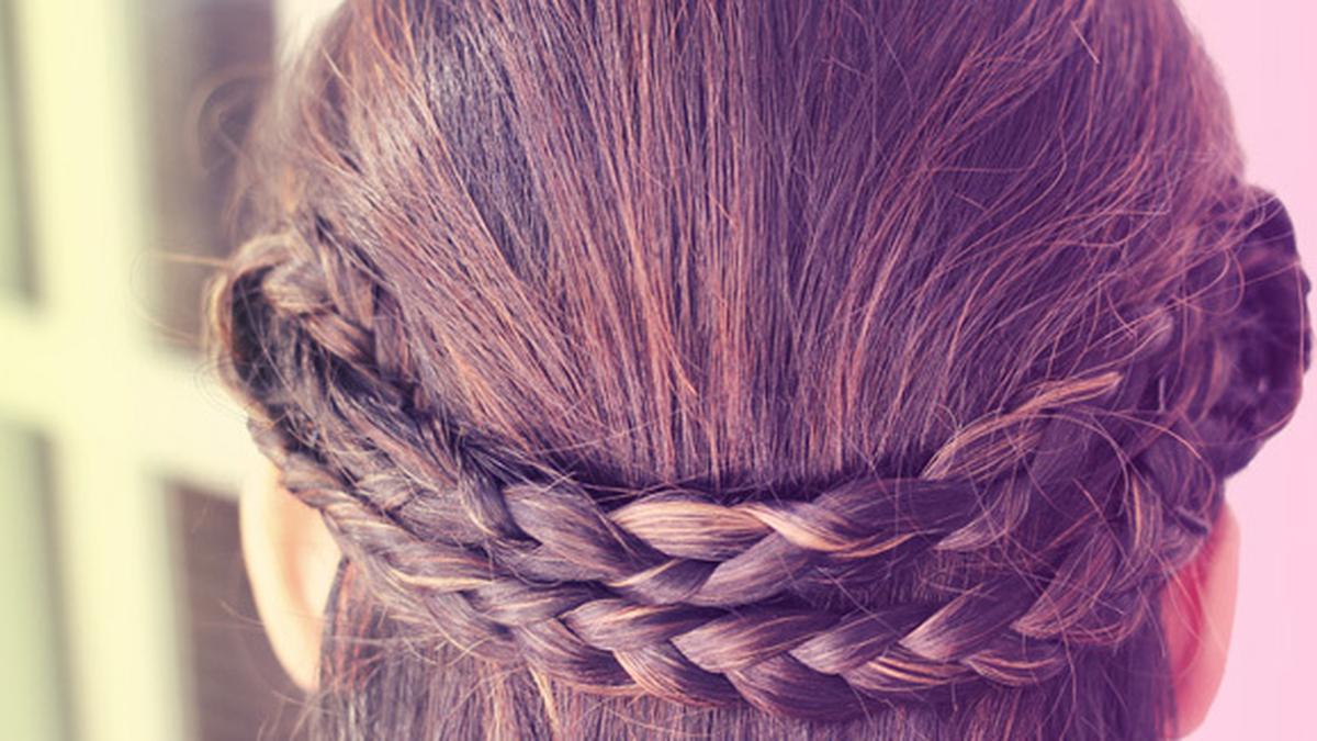 Tutorial Kepang Rambut Ala Milkmaid Lady - Lifestyle Fimela.com