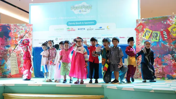 FamFest 2025 sukses digelar di Atrium Omotesando Bintaro, (1/11). Menggabungkan konsep fun dan edukatif, acara ini dimeriahkan oleh banyak brand ternama dan penampilan keren, seperti dari regular kids Lightbeam.