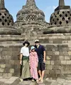 Marsha Timothy dan keluarga kerap melakukan traveling ke sejumlah destinasi. OOTD-nya terlihat begitu seru dengan outfit beragam. [Foto: Instagram/ Marsha Timothy]