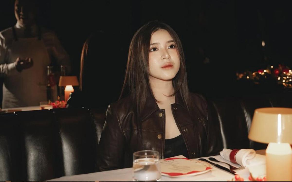 5 Potret Keren Tiara Andini, Gaya Tomboy dengan Jaket Kulit yang Tetap Kalem