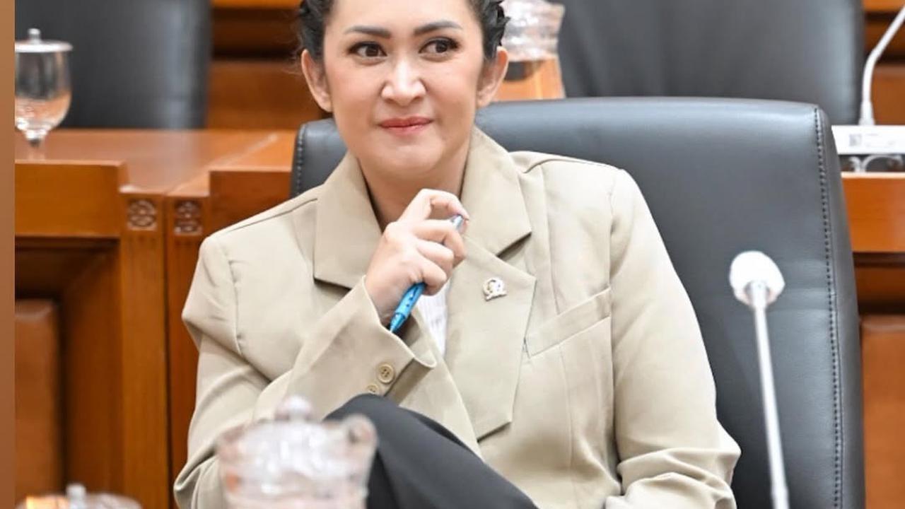 8 Artis yang Tetap Kompak dan Akur dengan Mantan Pasangannya