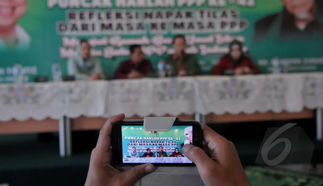 PPP kubu Djan Faridz menggelar konferensi pers terkait Mukernas yang diadakan oleh PPP Kubu Romahurmuziy, Jakarta, Senin (16/2/2015). Menurut mereka Mukernas yang diadakan oleh PPP Kubu Romi adalah ilegal(Liputan6.com/ Johan Tallo)