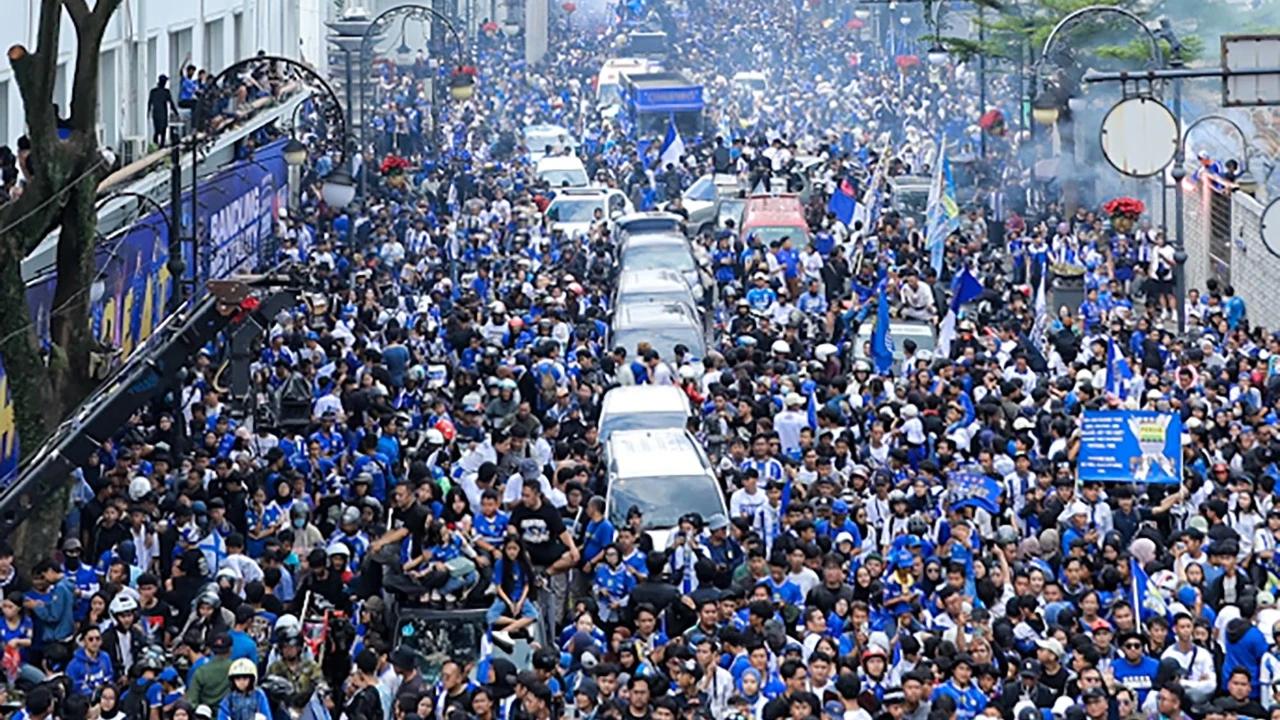 Foto: Lautan Bobotoh Rayakan Persib Juara BRI Super League 2026