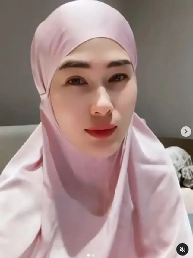 Sudah Jadi Mualaf, Ini 6 Potret Stevie Agnecya Mantan Istri Samuel Rizal saat Berhijab
