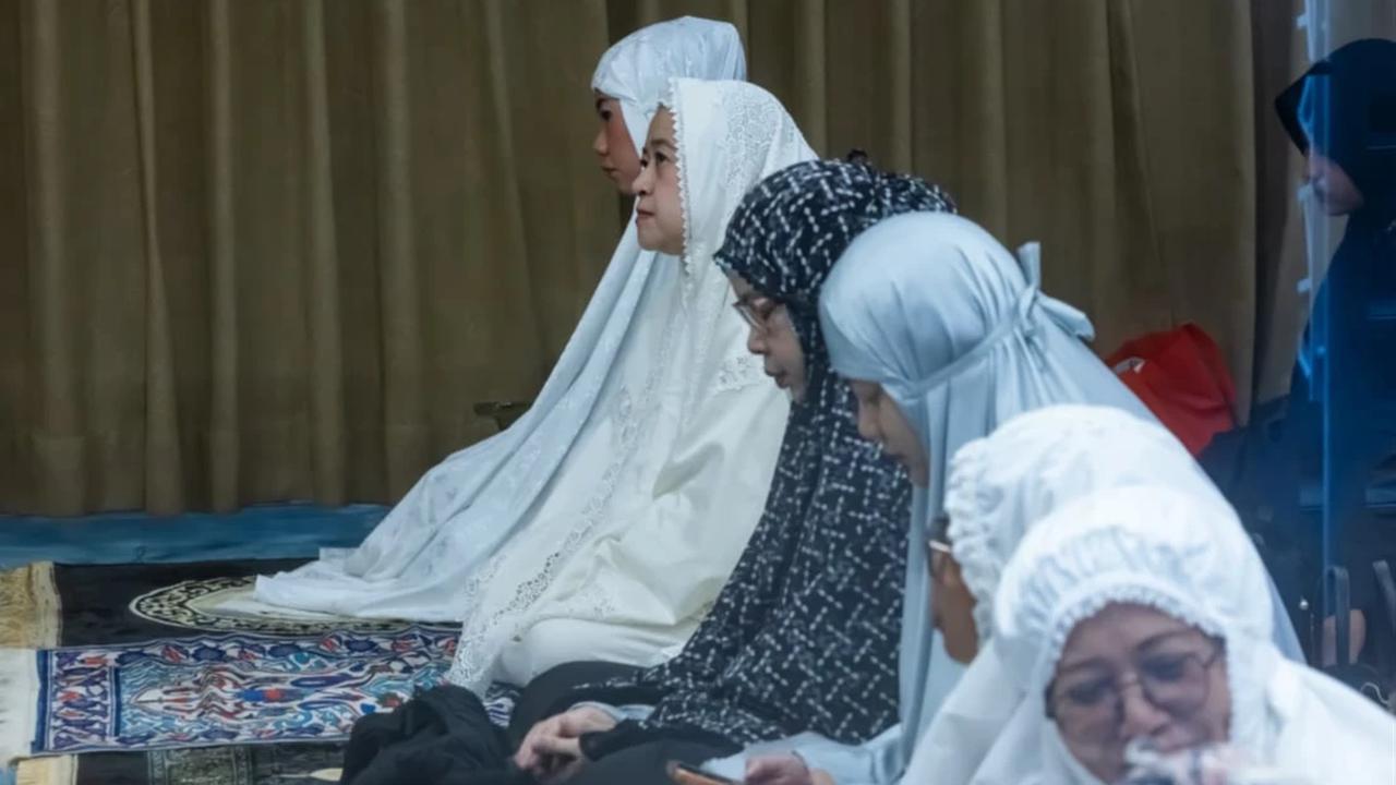 Salat di Masjid DPR, Puan Harap Iduladha 2026 Jadi Momen Rajut Kebersamaan dan Kepedulian Sosial