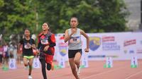 Persaingan sengit pelajar tingkat SMP di Jawa Tengah saat berlomba pada nomor lari sprint 80 meter Energen Champion SAC Indonesia 2022 Kualifikasi Jawa Tengah di Stadion Tri Lomba Juang, Semarang, Kamis (8/12/2022). (Ist)
