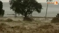 [VIDEO] Dahsyat! Detik-detik Jebolnya Bendungan Way Ela Ambon