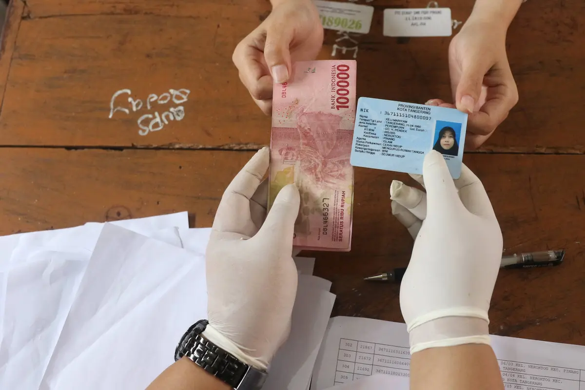 FOTO: Pemprov Banten Salurkan Bansos kepada Warga Terdampak COVID-19