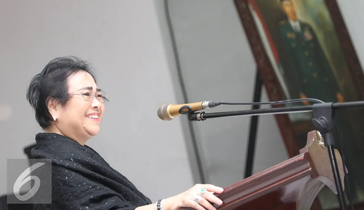 Ketua Dewan Pendiri Yayasan Pendidikan Soekarno Rachmawati Soekarnoputri menyampaikan kata sambutan dalam acara buka puasa bersama di Kampus Universitas Bung Karno (UBK), Jakarta, Senin (6/6). (Liputan6.com/Immanuel Antonius)