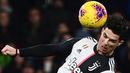 Striker Juventus, Cristiano Ronaldo, mencetak gol dengan tandukan kepala ke gawang Sampdoria pada laga Serie A 2019 di Stadion Luigi Ferraris, Rabu (18/12). Juventus menang 2-1 atas Sampdoria. (AFP/Marco Bertorello)