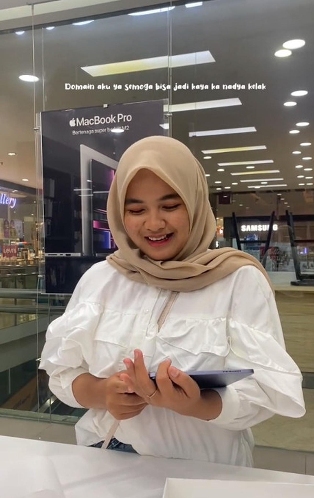 Momen Para Siswa yang Bantu Temannya yang Jualan di Sekolah, Aksinya Banjir Pujian Warganet