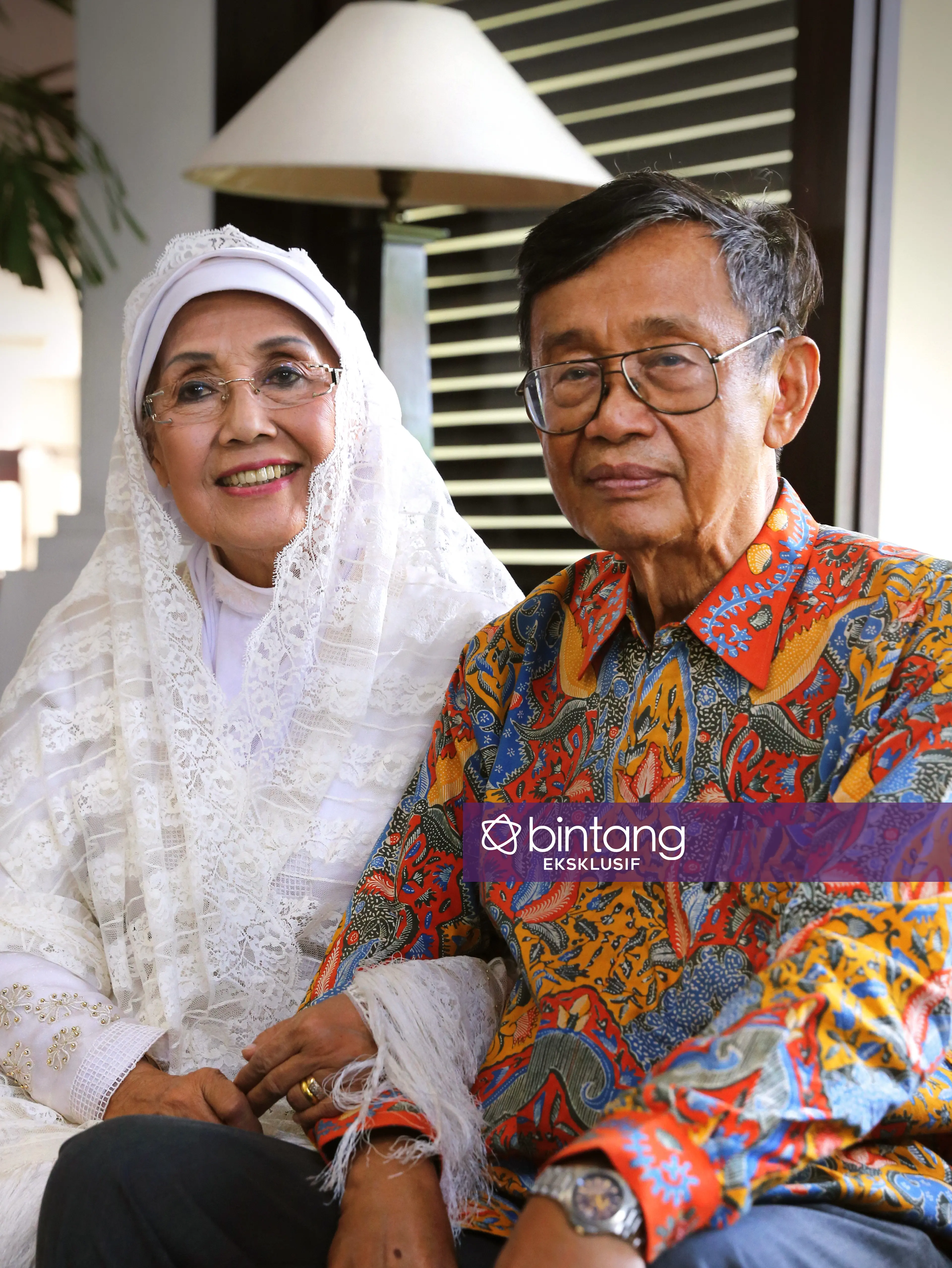 Nani Wijaya dan Ajip Rosidi sudah mengenal sejak lama. (Adrian Putra/Bintang.com)