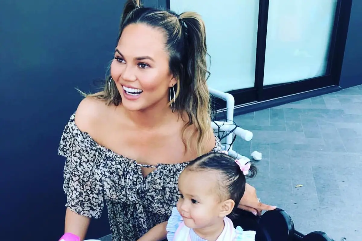 [Bintang] Chrissy Teigen