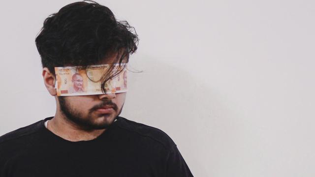 Ilustrasi rakus, tamak, uang