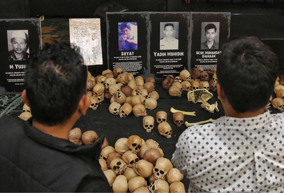 FOTO: 27 Tahun Reformasi, Aktivis Gelar Refleksi Reformasi 1998 dengan Instalasi Seni