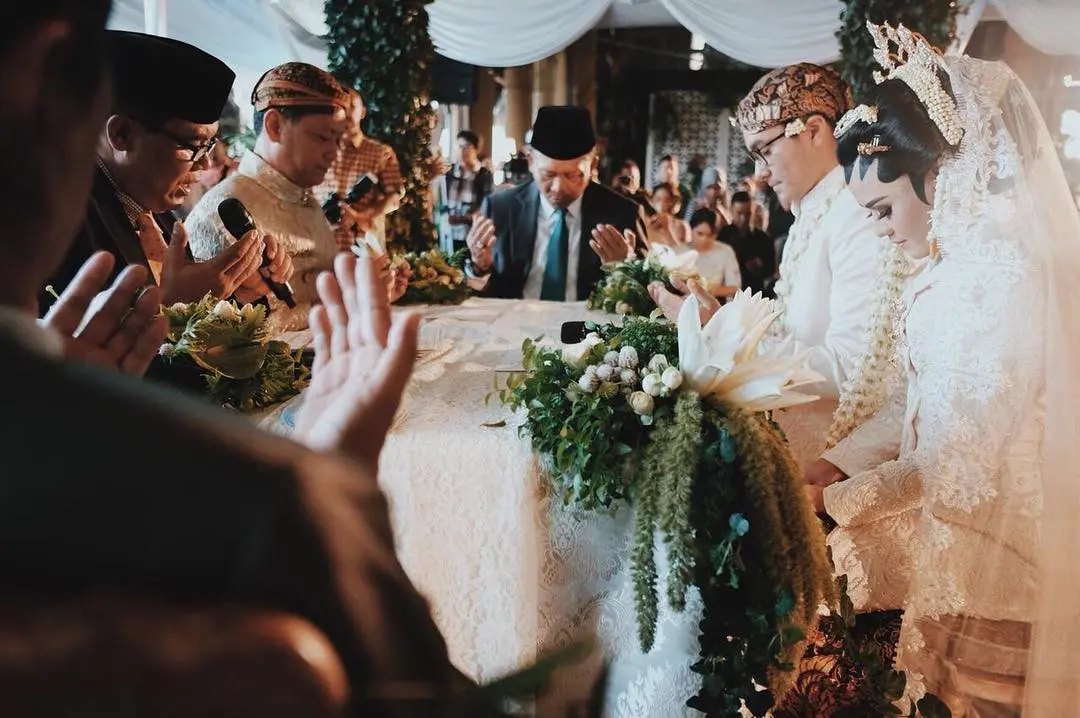 Pernikahan Mytha Lestari dan Barry Maheswara. (Instagram/mytha_lestari)
