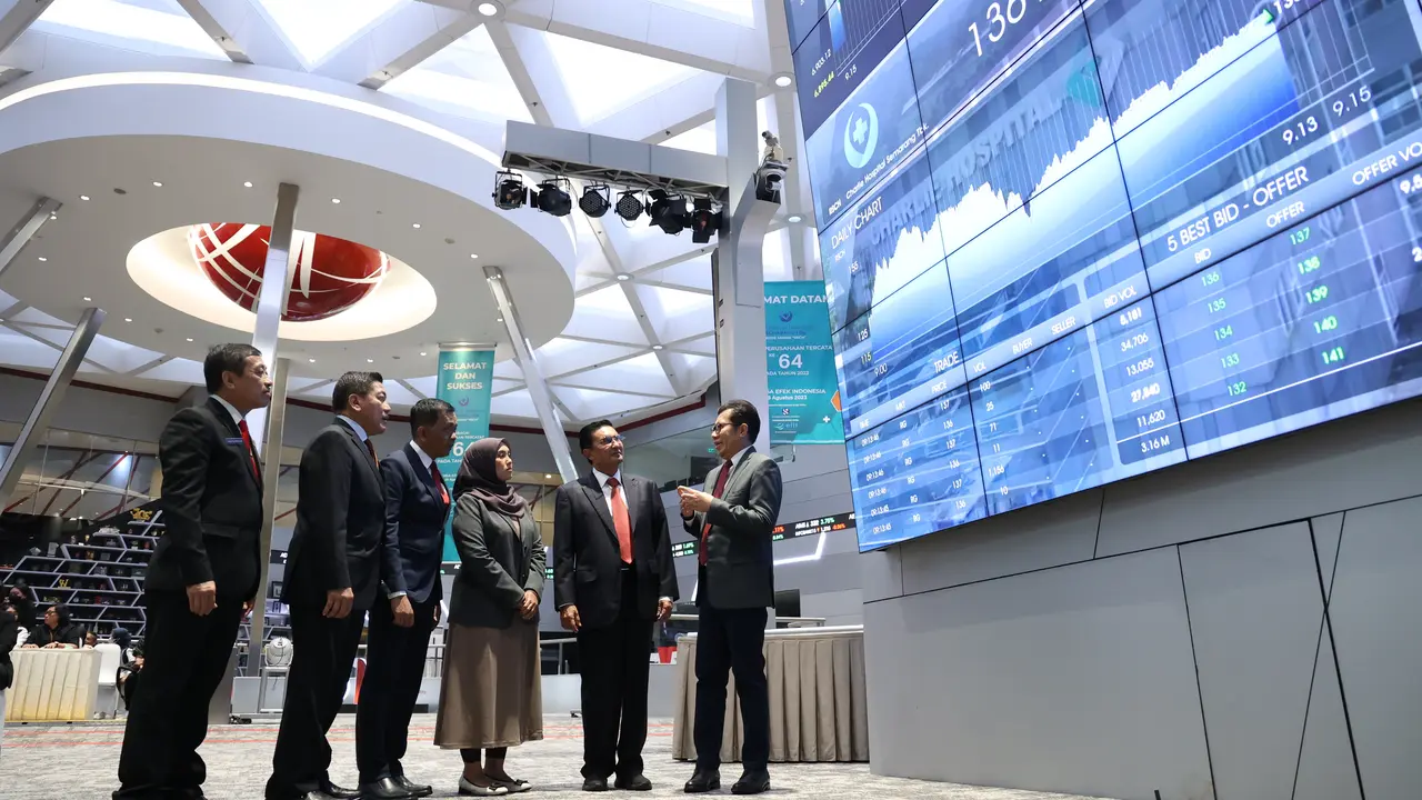 Pencatatan perdana saham PT Charlie Hospital Semarang Tbk (RSCH), Senin (28/8/2023). (Foto: BEI)