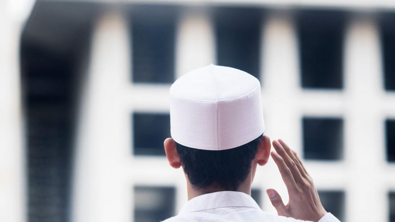 Keutamaan Membaca Doa Setelah Adzan Maghrib & Salat Lainnya<br>