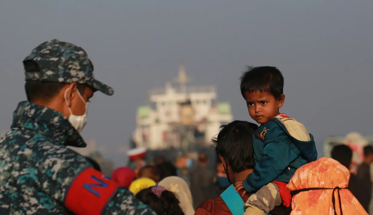 Foto Ribuan Pengungsi Muslim Rohingya Kembali Dikirim Ke Pulau Rawan Banjir Foto 