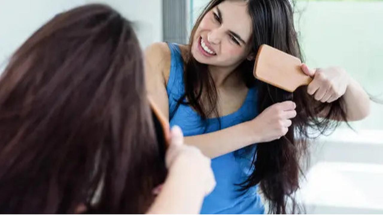7 Kebiasaan yang Merusak Rambut dan Menghilangkan Kilaunya, Hindari Sekarang!