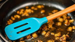 Kenapa Batang Pengaduk dan Spatula Sering Tertukar? Ini Persamaannya