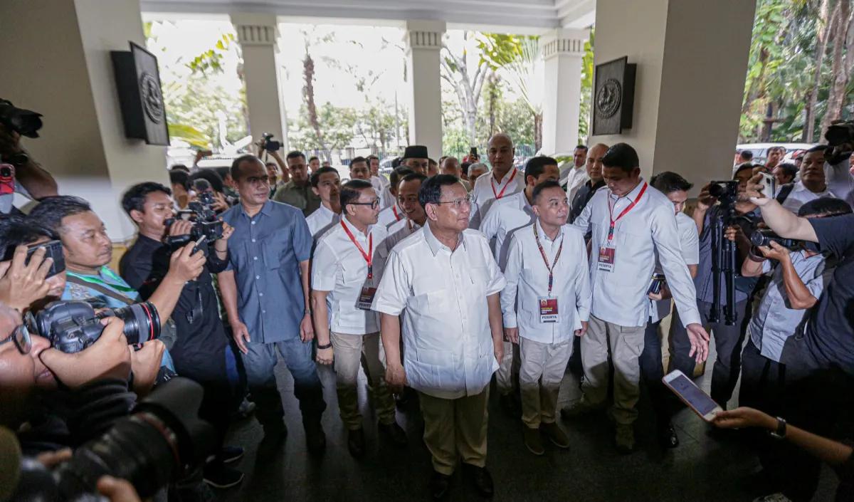"Hari ini Gerindra melaksanakan rapimnas untuk konsolidasi dan juga membulatkan dukungan sesudah tadi malam kita Koalisi Indonesia Maju,"