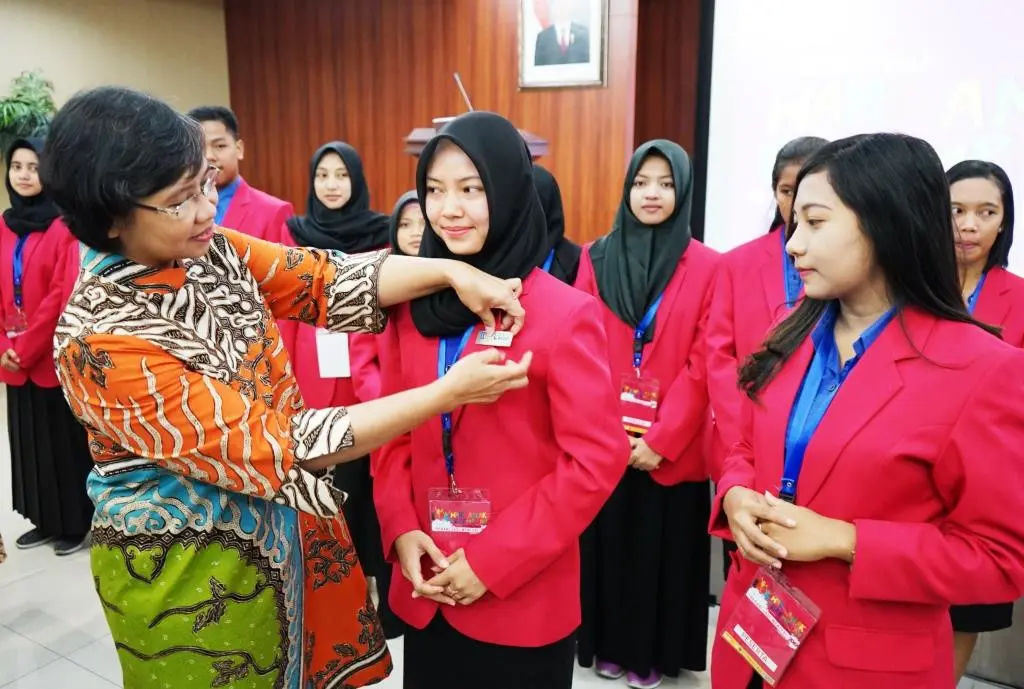 Anak 15-19 tahun yang mengikuti kegiatan Sehari Jadi Menteri memberikan sembilan rekomendasi program terkait masalah anak dan perempuan kepada Kementerian Pemberdayaan Perempuan dan Perlindungan Anak.
