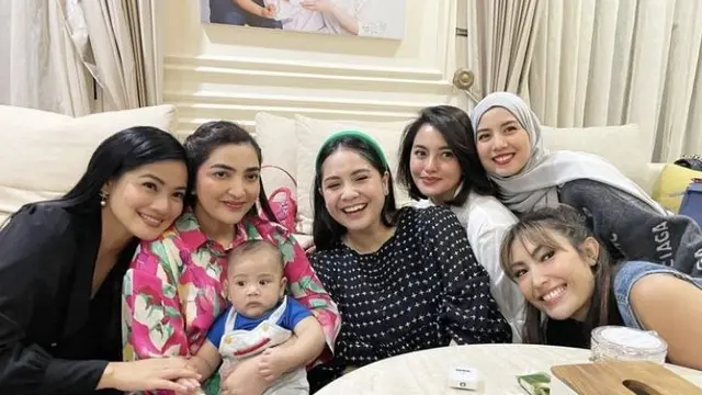 6 Potret Persahabatan Nagita Slavina dan Ayu Dewi, Diterpa Isu Perselingkuhan