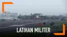Taiwan menggelar latihan militer dengan mendaratkan pesawat jet di tengah jalan raya. Latihan ini antisipasi jika China melakukan invasi.