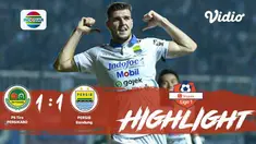 Pertandingan #ShopeeLiga1, antara #PsTiraPersikabo vs #PersibBandung yang berlangsung di Stadion Pakansari, Cibinong pada hari Sab...