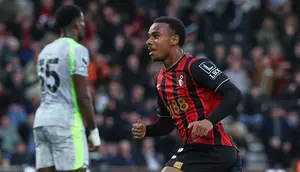 Barcelona Hentikan Upaya Gaet Eli Junior Kroupi, Perburuan Striker Lanjut