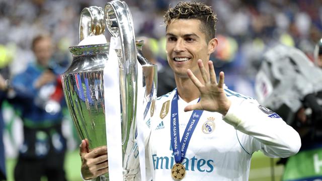 Foto: Kilas Balik Momen-Momen Terbaik Cristiano Ronaldo dalam Ulang Tahunnya yang ke-40