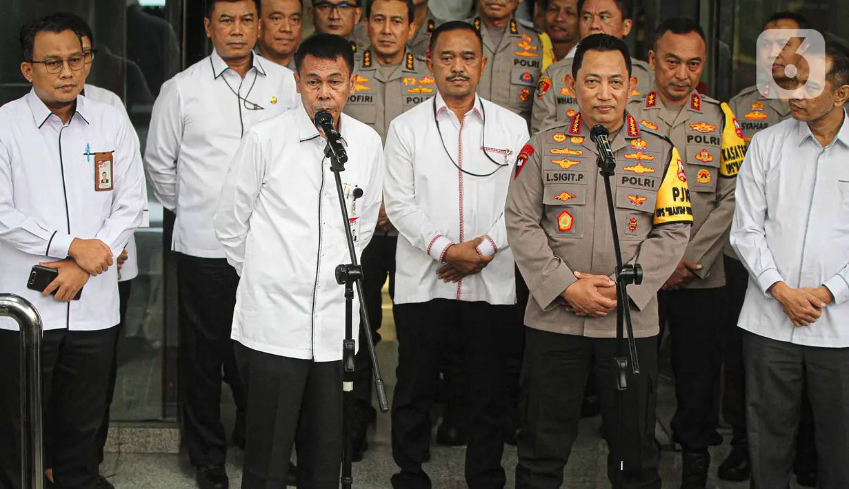 KPK dan Polri resmi menandatangani kerja sama KPK dan Polri di bidang koordinasi dan supervisi penanganan kasus dugaan tindak pidana korupsi.(Liputan6.com/Faizal Fanani)