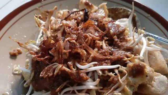 Makanan Khas Rembang Lontong Sambel