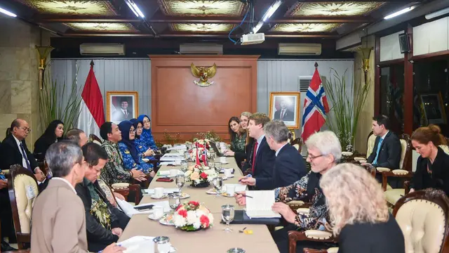 Menteri Kehutanan (Menhut) Raja Juli Antoni dan Menteri Pembangunan Internasional Norwegia Åsmund Aukrust (Istimewa)
