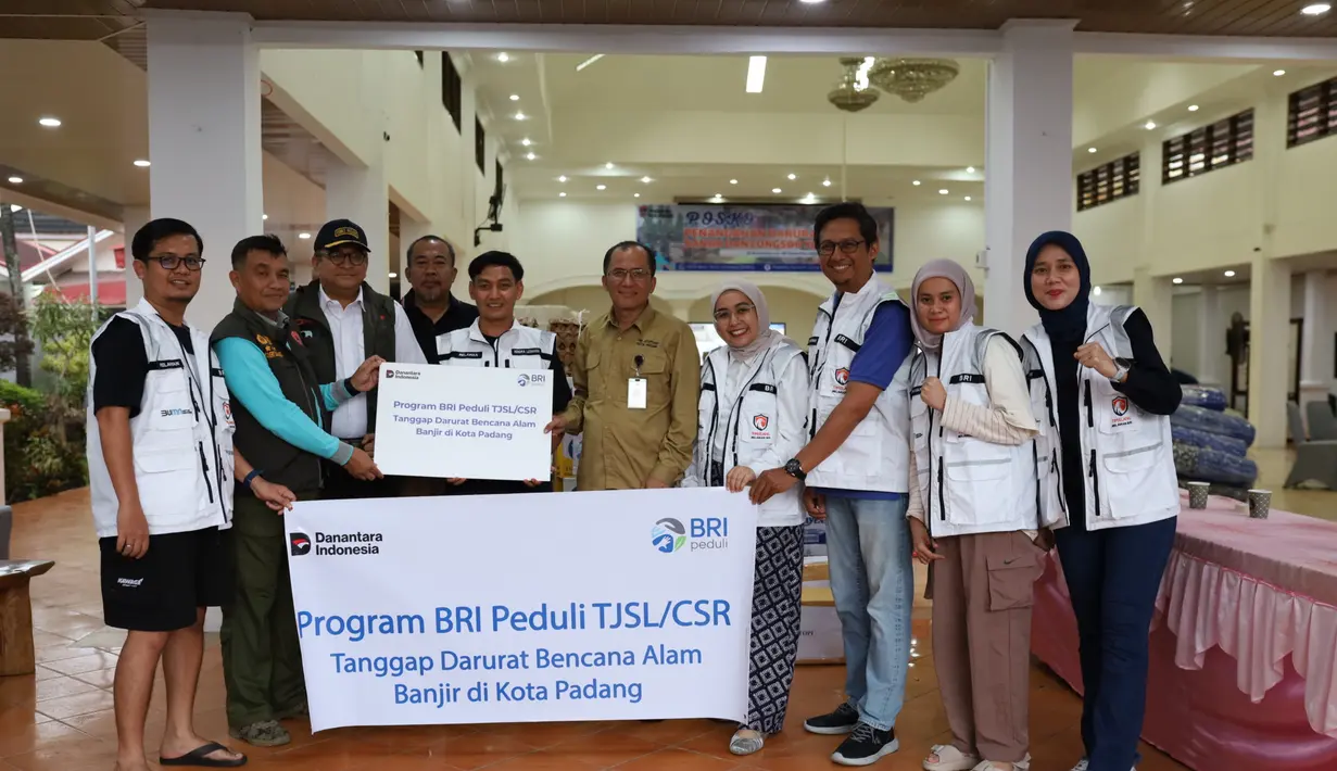 Bantuan berupa sembako, obat-obatan, pakaian, selimut, hingga perlengkapan bayi didistribusikan ke sejumlah titik, termasuk Solok, Padang Panjang, Pariaman, dan Bukittinggi. Warga menyambut bantuan tersebut dengan penuh syukur. Foto: BRI